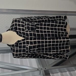 Millennium black and white button-down shirt size large‎